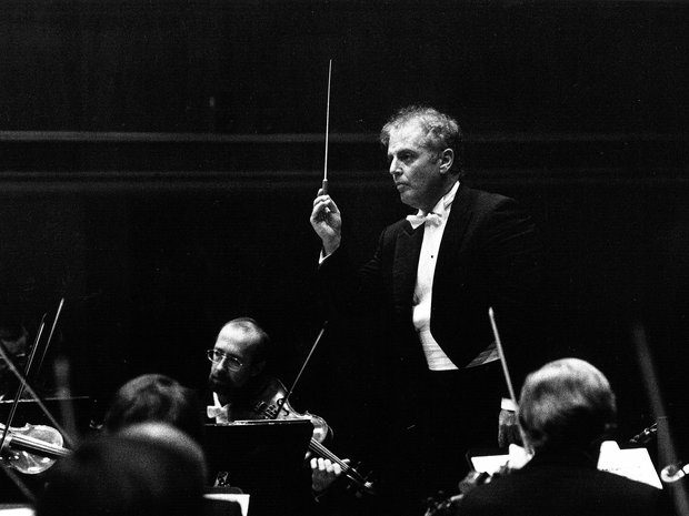 Daniel Barenboim conducts the Vienna Philharmonic, 1993
