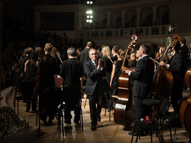 Applause for Claudio Abbado after a concert with the Lucerne Festival Orchestra in Moscow, 2012