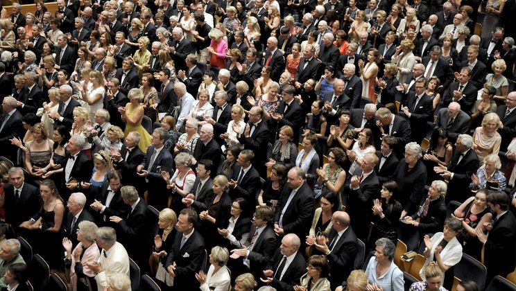 The audience in a standing ovation © Peter Fischli/Lucerne Festival