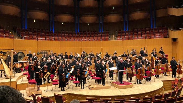 Applaus für das Lucerne Festival Contemporary Orchestra und Sylvain Cambreling in der Kölner Philharmonie © Lea Arnet