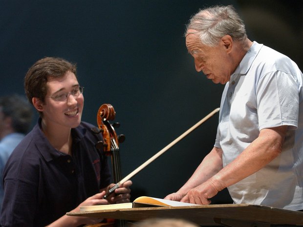 Birth of the Lucerne Festival Academy Orchestra: Pierre Boulez in a rehearsal, 2004
