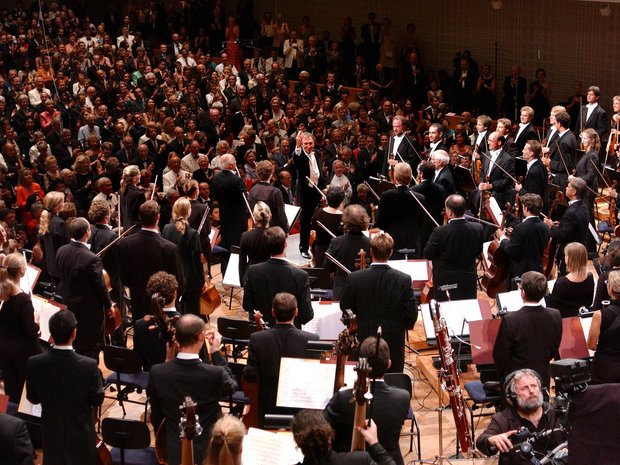 "Concert de Gala" with the newly founded Lucerne Festival Orchestra, 2003