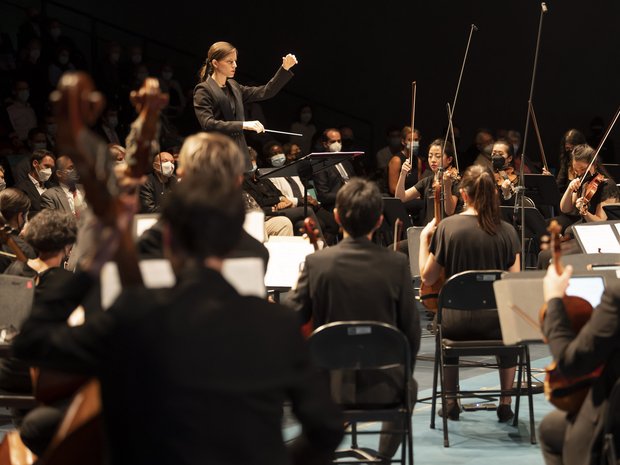 Erster Auftritt des Lucerne Festival Contemporary Orchestra (LFCO), dirigiert von Johanna Malangré, 2021