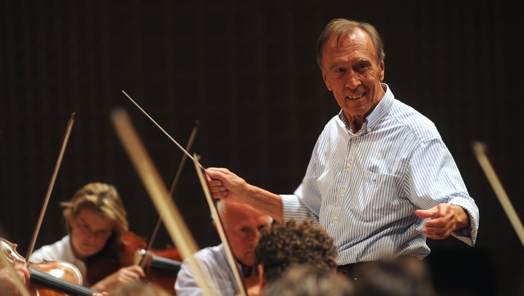Claudio Abbado in rehearsal with the Lucerne Festival Orchestra, 2008 © Peter Fischli / Lucerne Festival