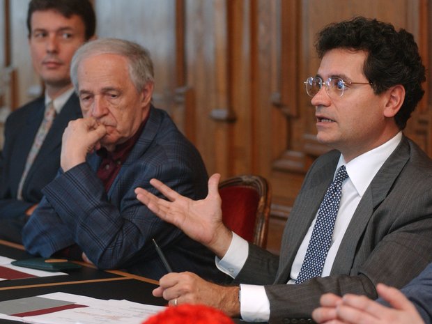 Pierre Boulez and Michael Haefliger announce the establishment of the Lucerne Festival Academy, 2002