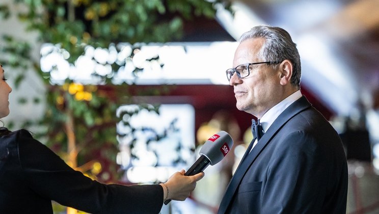 Michael Haefliger talking to Schweizer Radio und Fernsehen SRF © Patrick Hürlimann / Lucerne Festival