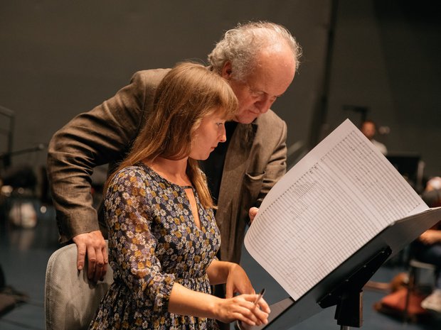 Wolfgang Rihm und Lisa Streich bei einer Probe 2016